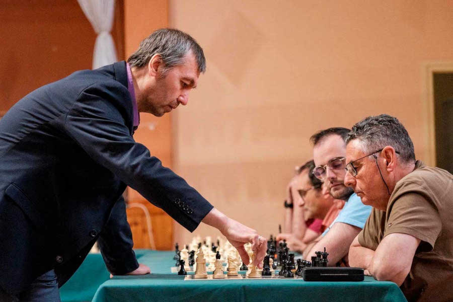 Gata Kamsky, una estrella de talla mundial participará en el Festival de Ajedrez del Gran Hotel Bali